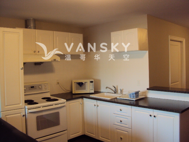 250726125239_B3 Kitchen.JPG